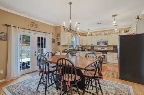 52 Shady View Crossing Manorville NY 11949
