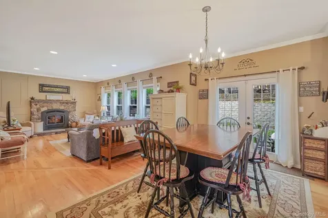 52 Shady View Crossing Manorville NY 11949