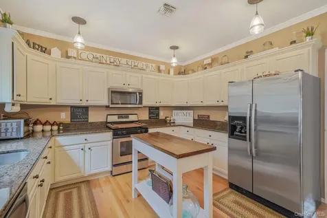 52 Shady View Crossing Manorville NY 11949
