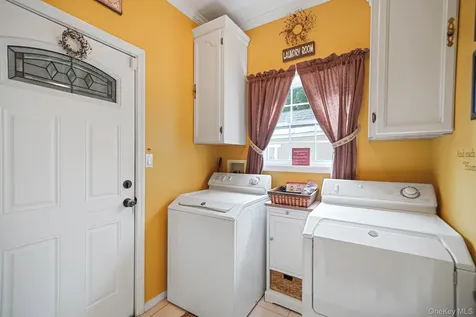 52 Shady View Crossing Manorville NY 11949