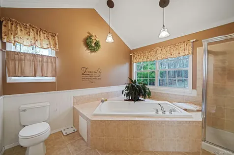 52 Shady View Crossing Manorville NY 11949