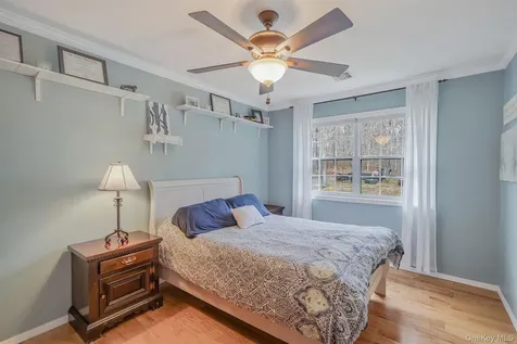 52 Shady View Crossing Manorville NY 11949