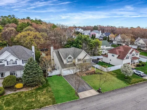 52 Shady View Crossing Manorville NY 11949