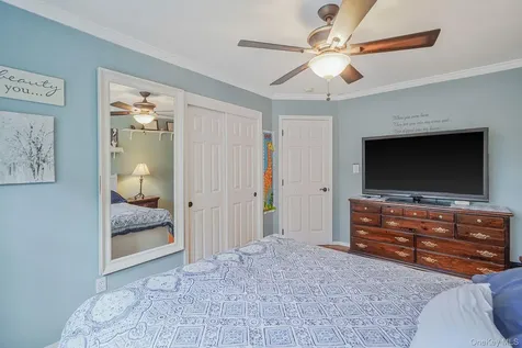 52 Shady View Crossing Manorville NY 11949