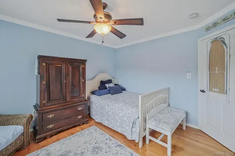 52 Shady View Crossing Manorville NY 11949
