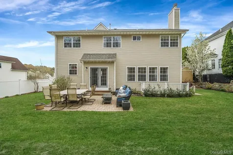 52 Shady View Crossing Manorville NY 11949