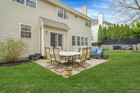 52 Shady View Crossing Manorville NY 11949