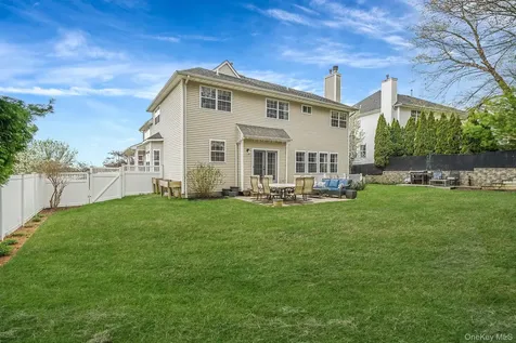 52 Shady View Crossing Manorville NY 11949