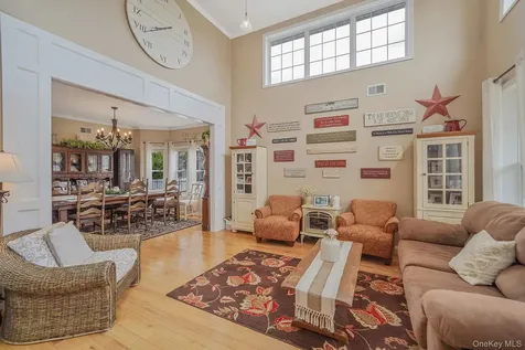 52 Shady View Crossing Manorville NY 11949