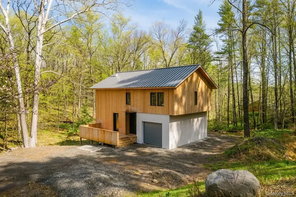 332 Mohonk Road High Falls NY 12440