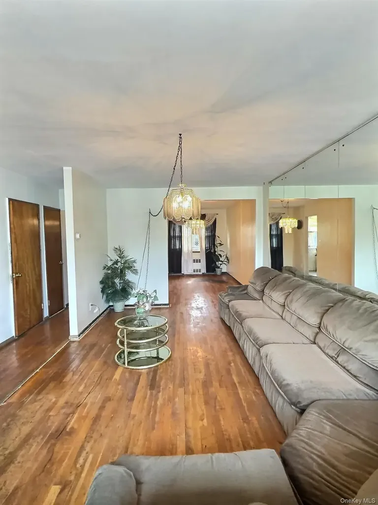 147-25 Brookville Boulevard Rosedale NY 11422