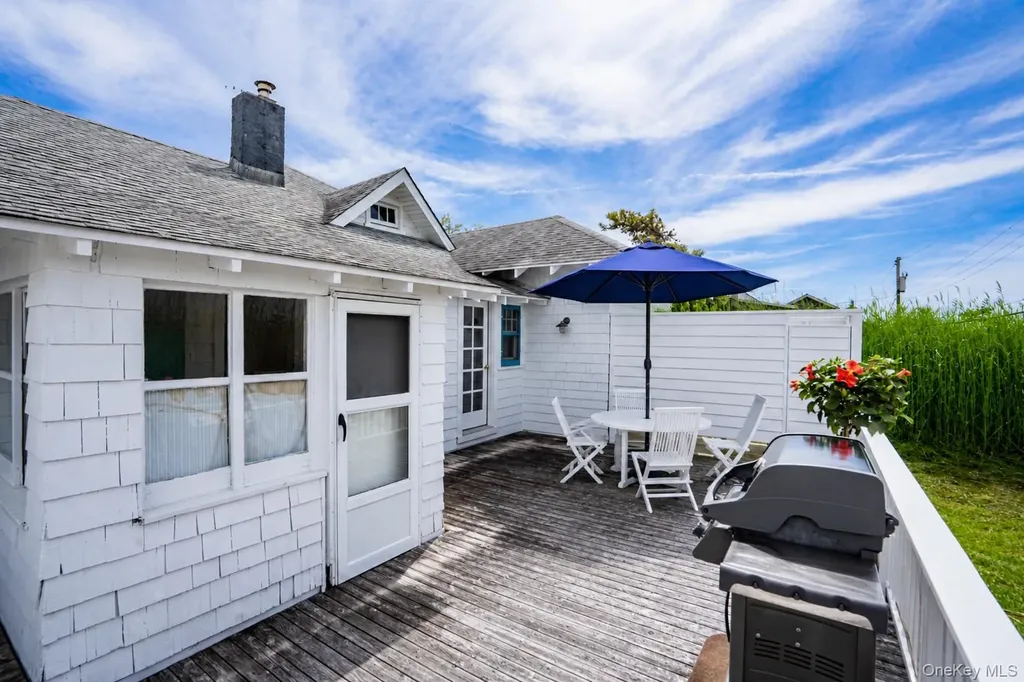 106 West Walk Saltaire NY 11706