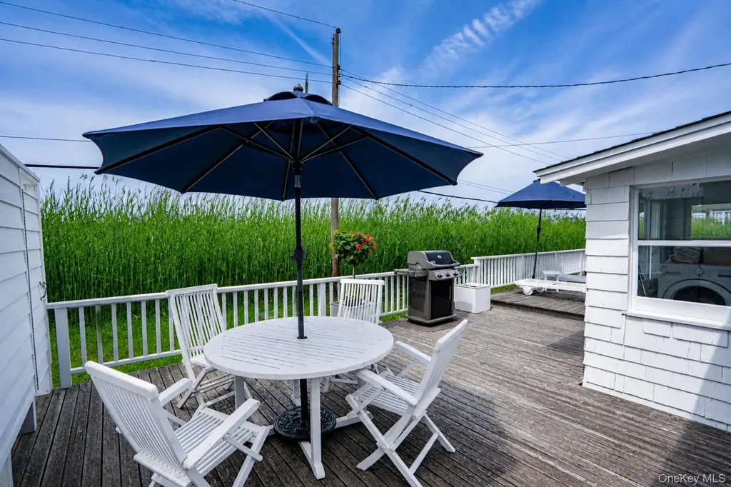 106 West Walk Saltaire NY 11706
