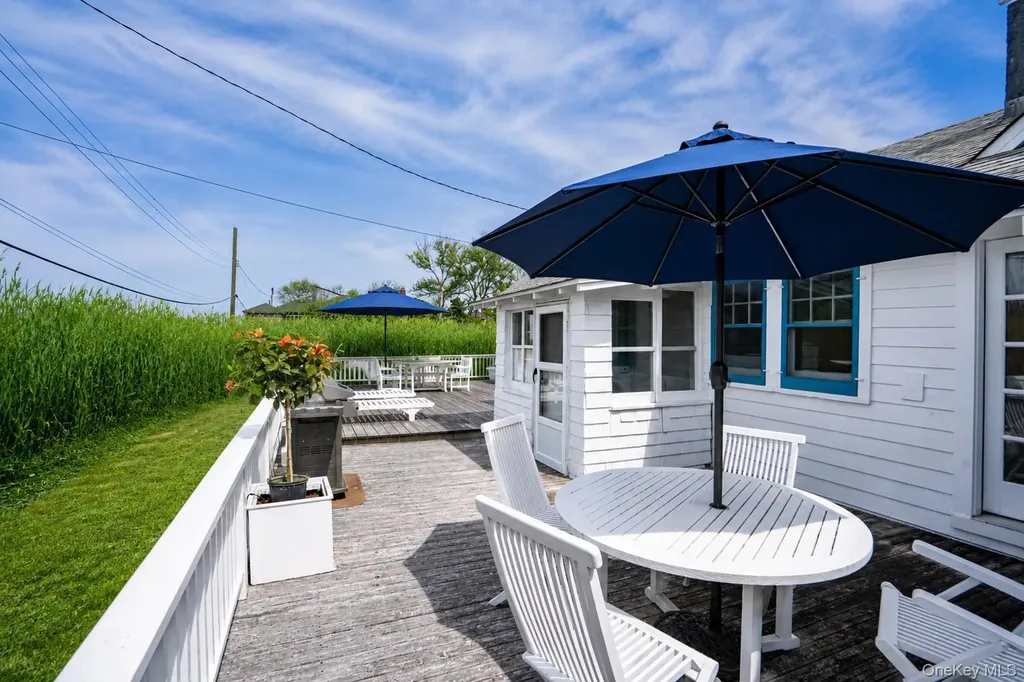 106 West Walk Saltaire NY 11706