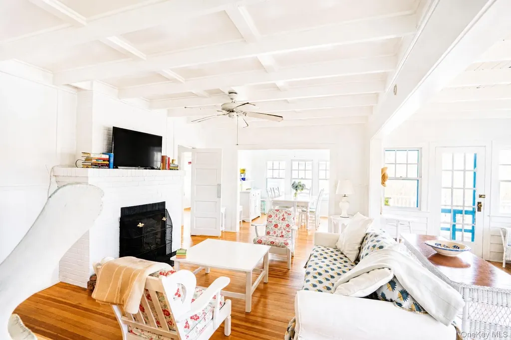 106 West Walk Saltaire NY 11706
