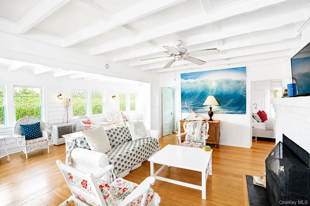 106 West Walk Saltaire NY 11706