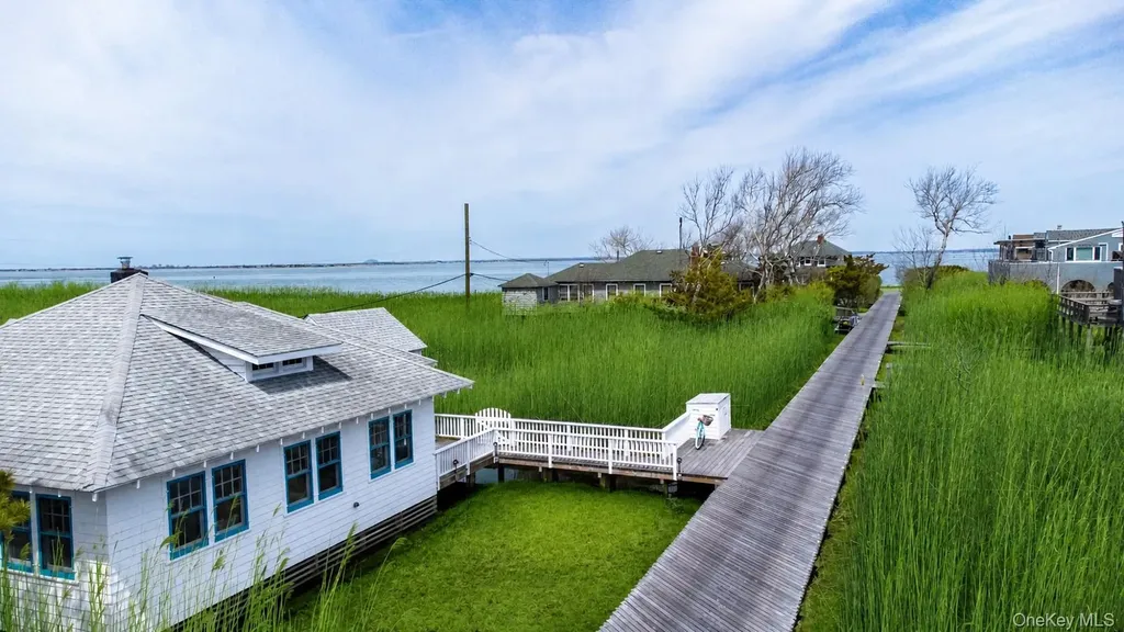 106 West Walk Saltaire NY 11706