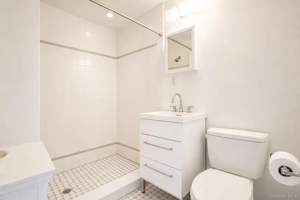 106 West Walk Saltaire NY 11706