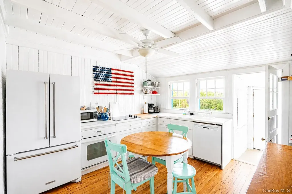 106 West Walk Saltaire NY 11706