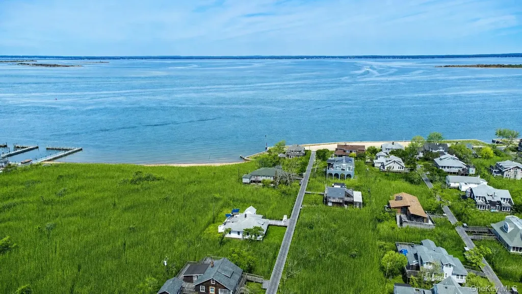 106 West Walk Saltaire NY 11706