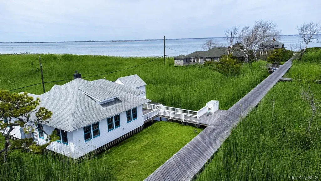 106 West Walk Saltaire NY 11706