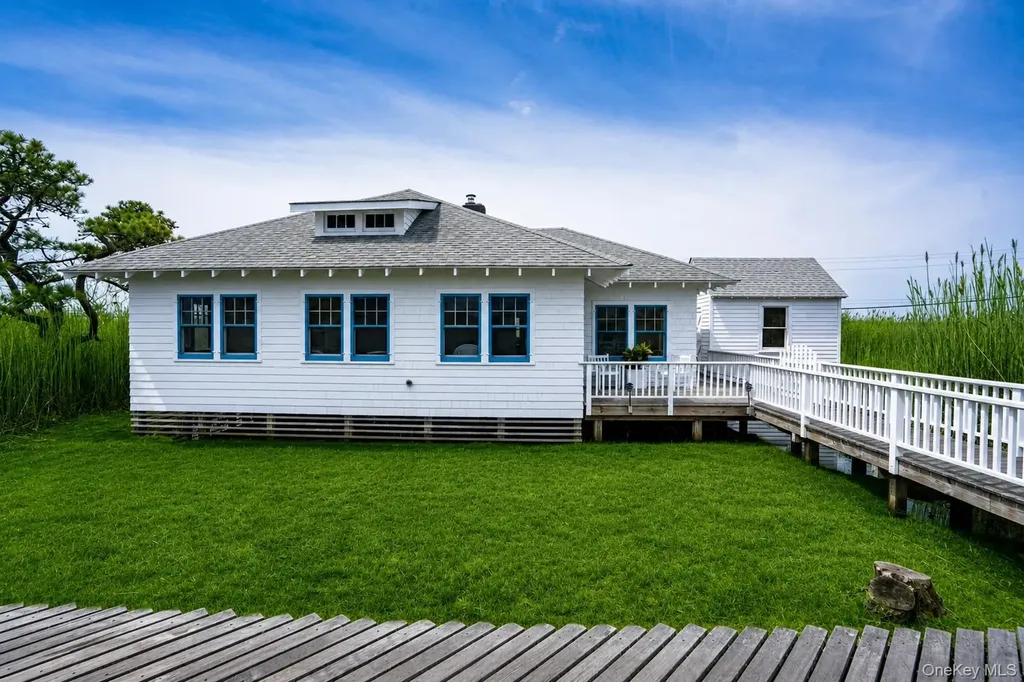 106 West Walk Saltaire NY 11706