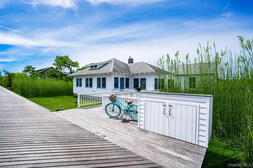 106 West Walk Saltaire NY 11706
