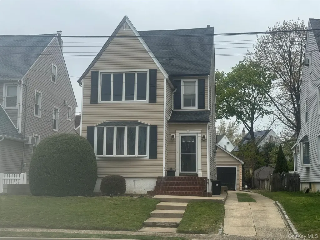 75 Munro Boulevard Valley Stream NY 11581