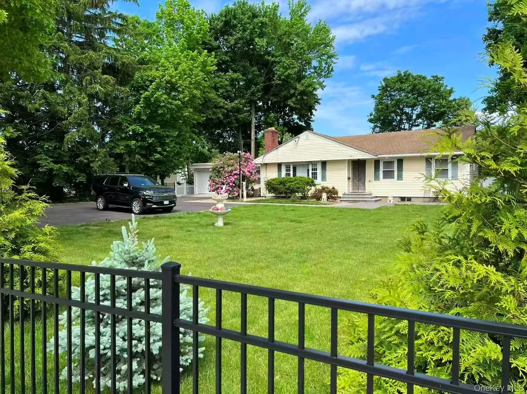 243 Jackson Avenue Syosset NY 11791