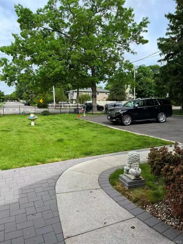 243 Jackson Avenue Syosset NY 11791