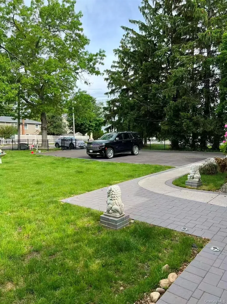 243 Jackson Avenue Syosset NY 11791