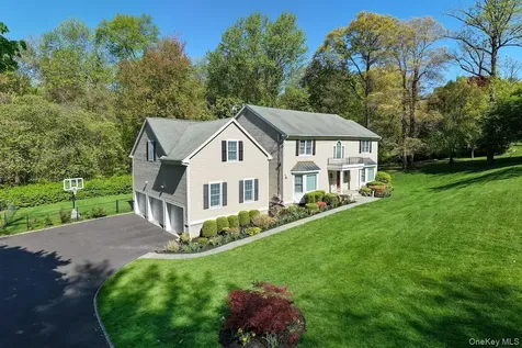 23 Round Hill Road Scarsdale NY 10583