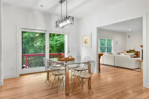 23 Round Hill Road Scarsdale NY 10583