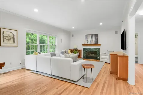 23 Round Hill Road Scarsdale NY 10583