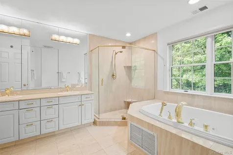 23 Round Hill Road Scarsdale NY 10583
