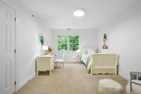 23 Round Hill Road Scarsdale NY 10583