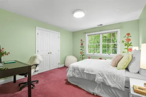 23 Round Hill Road Scarsdale NY 10583