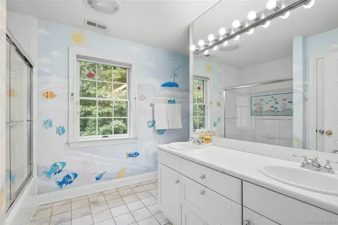 23 Round Hill Road Scarsdale NY 10583