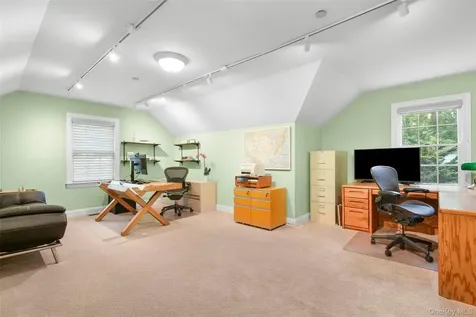 23 Round Hill Road Scarsdale NY 10583