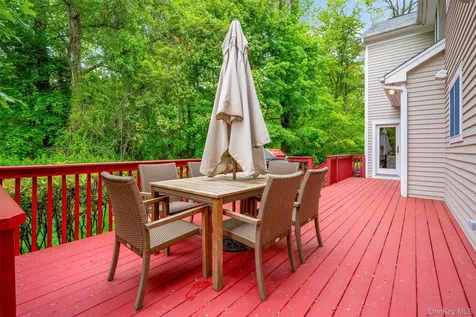23 Round Hill Road Scarsdale NY 10583