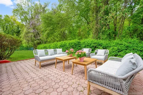 23 Round Hill Road Scarsdale NY 10583