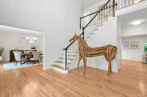 23 Round Hill Road Scarsdale NY 10583