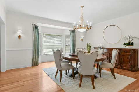 23 Round Hill Road Scarsdale NY 10583