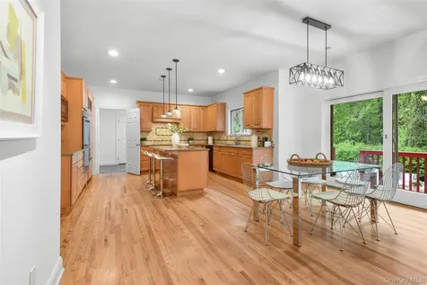 23 Round Hill Road Scarsdale NY 10583