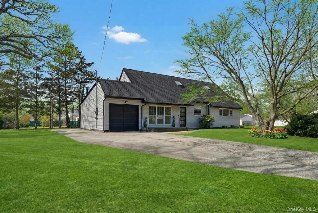 56 Pennaquid Road Coram NY 11727