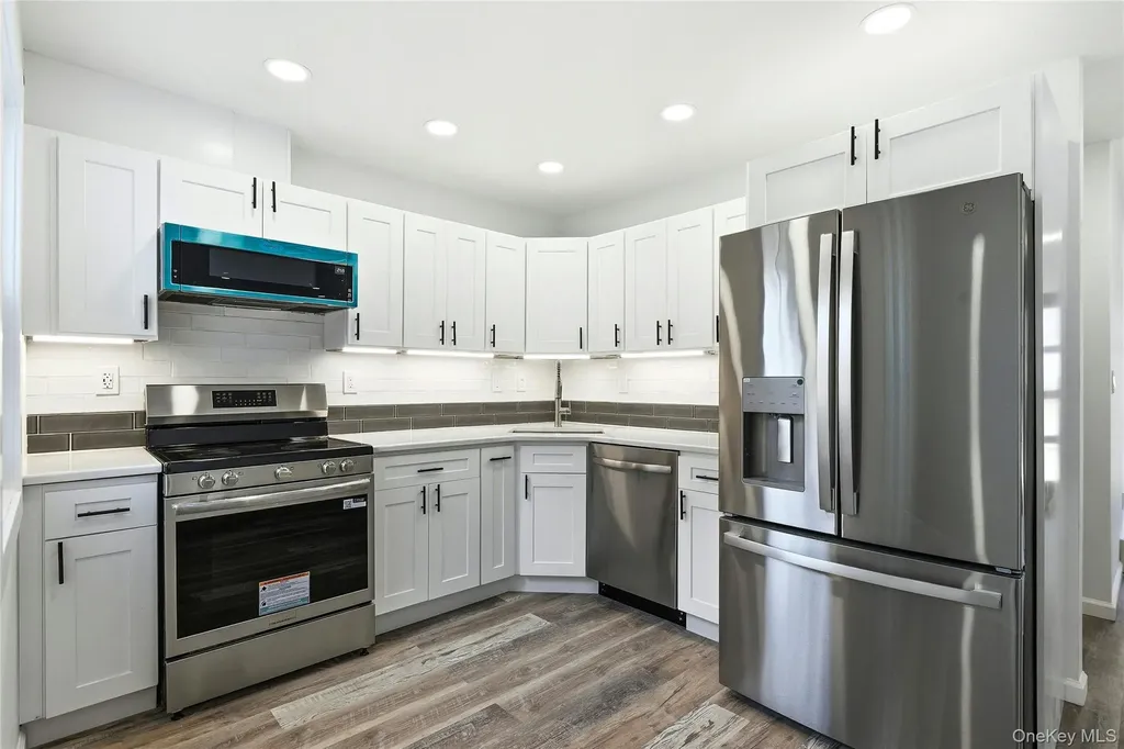 56 Pennaquid Road Coram NY 11727