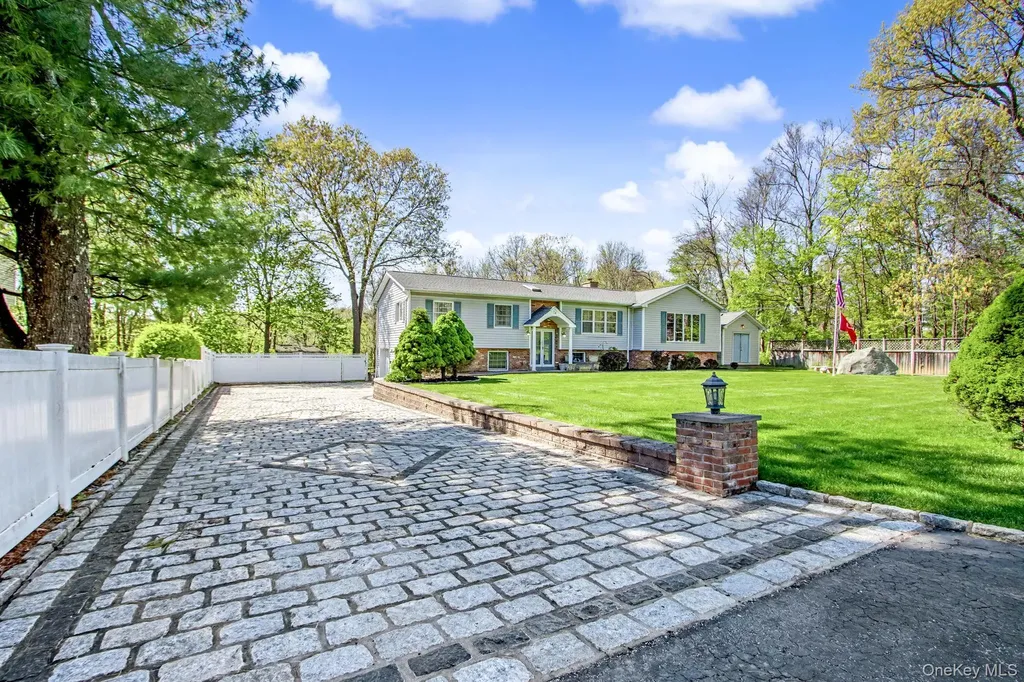 24 Richard Road Mahopac NY 10541