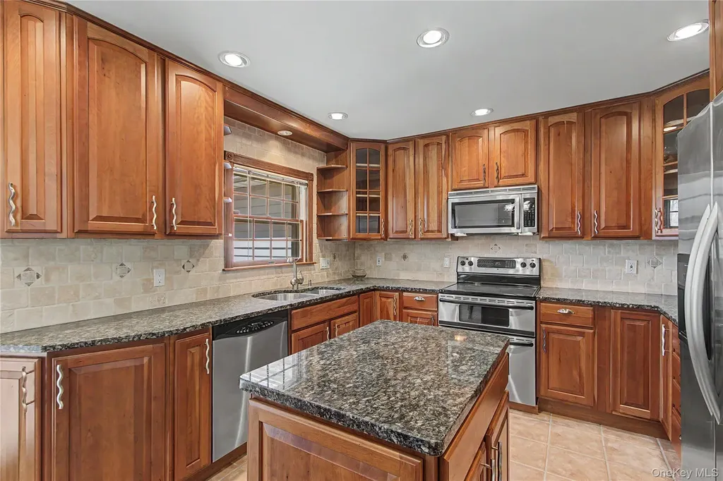 24 Richard Road Mahopac NY 10541