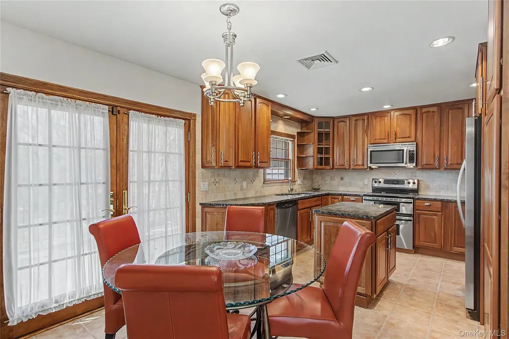 24 Richard Road Mahopac NY 10541