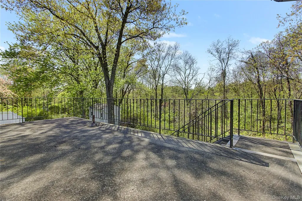 24 Richard Road Mahopac NY 10541